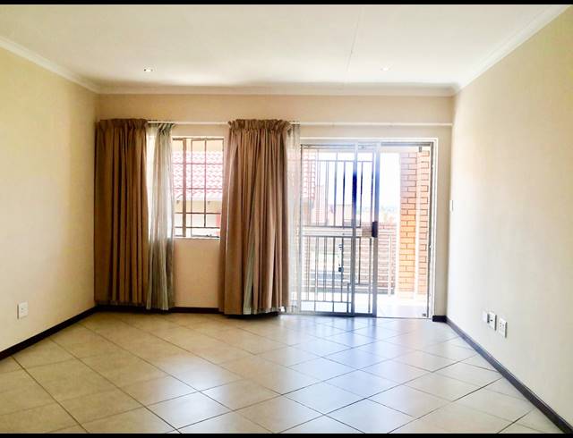 3 BEDROOM TOWNHOUSE FOR SALE IN MOOIKLOOF RIDGE